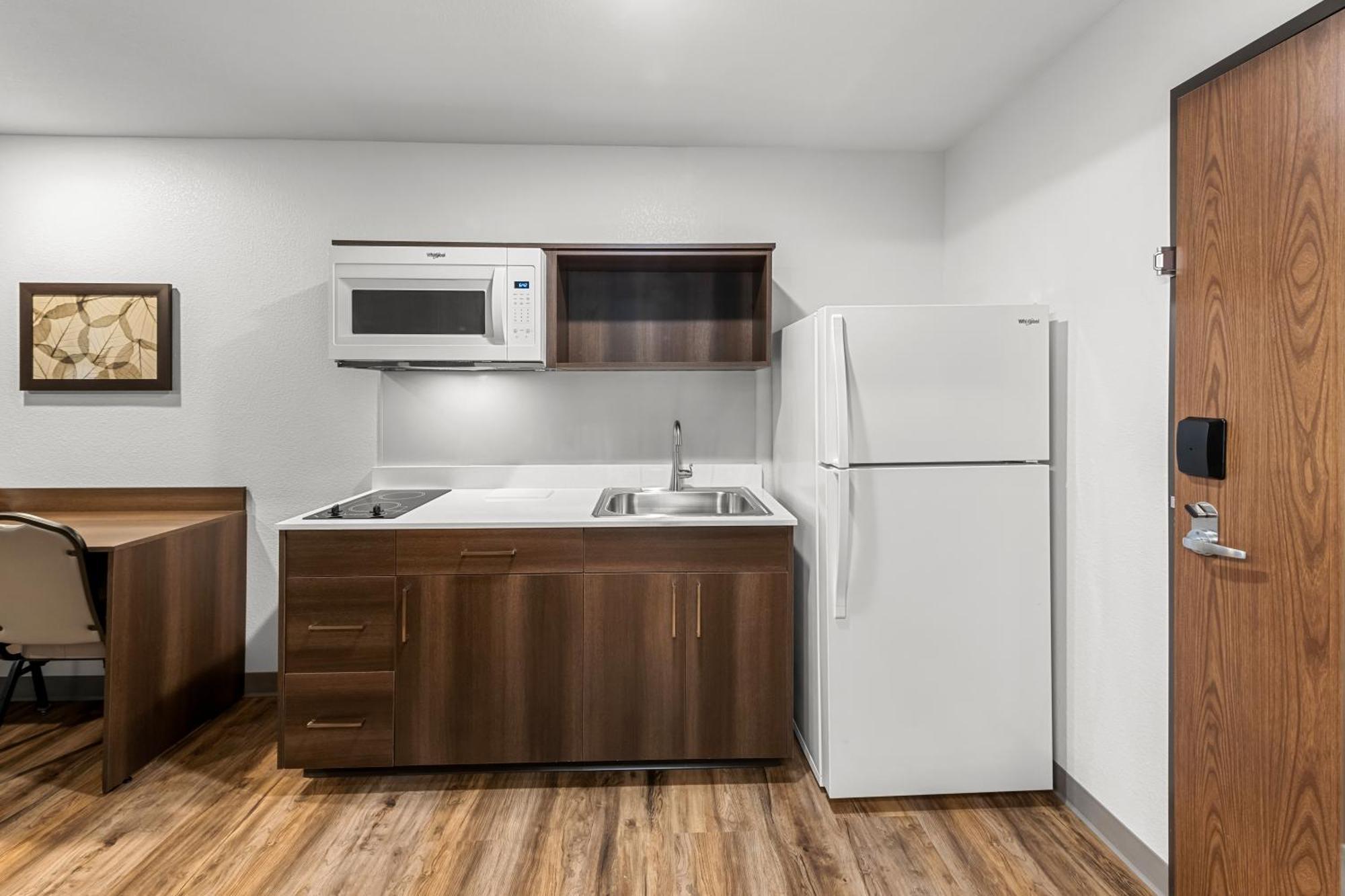 Woodspring Suites Kansas City Airport Buitenkant foto