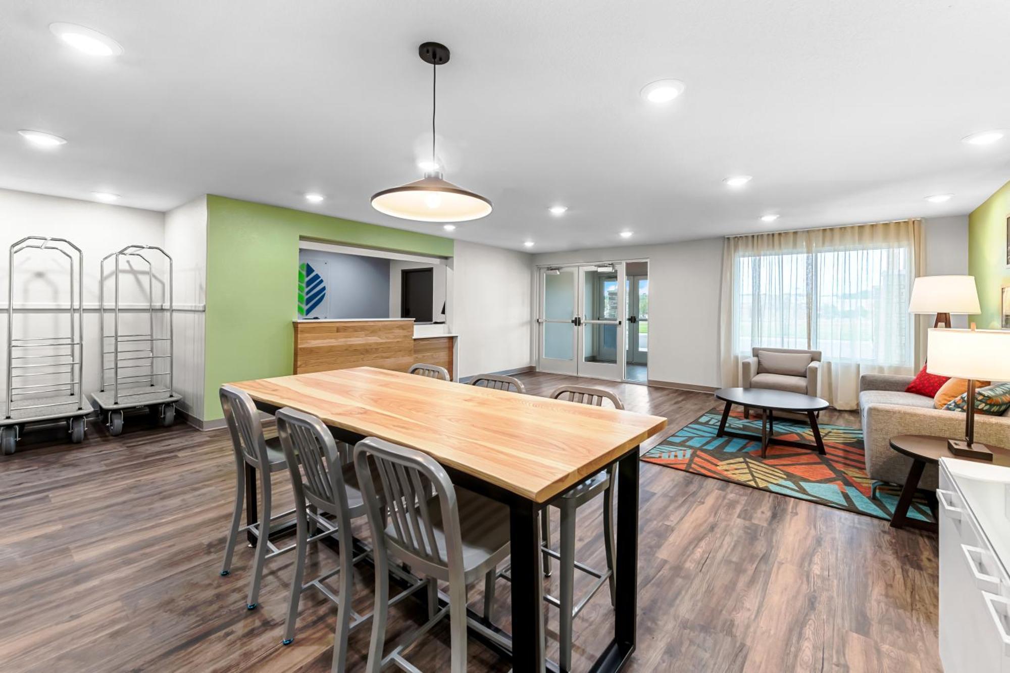 Woodspring Suites Kansas City Airport Buitenkant foto